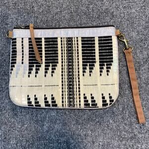 Calliope Womens Black White Native Aztec Print Wristlet Clutch Wallet USA